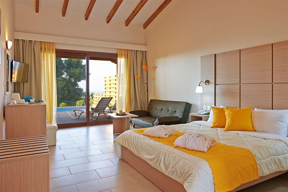 Alia Palace Hotel - Adults Only 16+ Chalkidiki Ngoại thất bức ảnh A room at the hotel