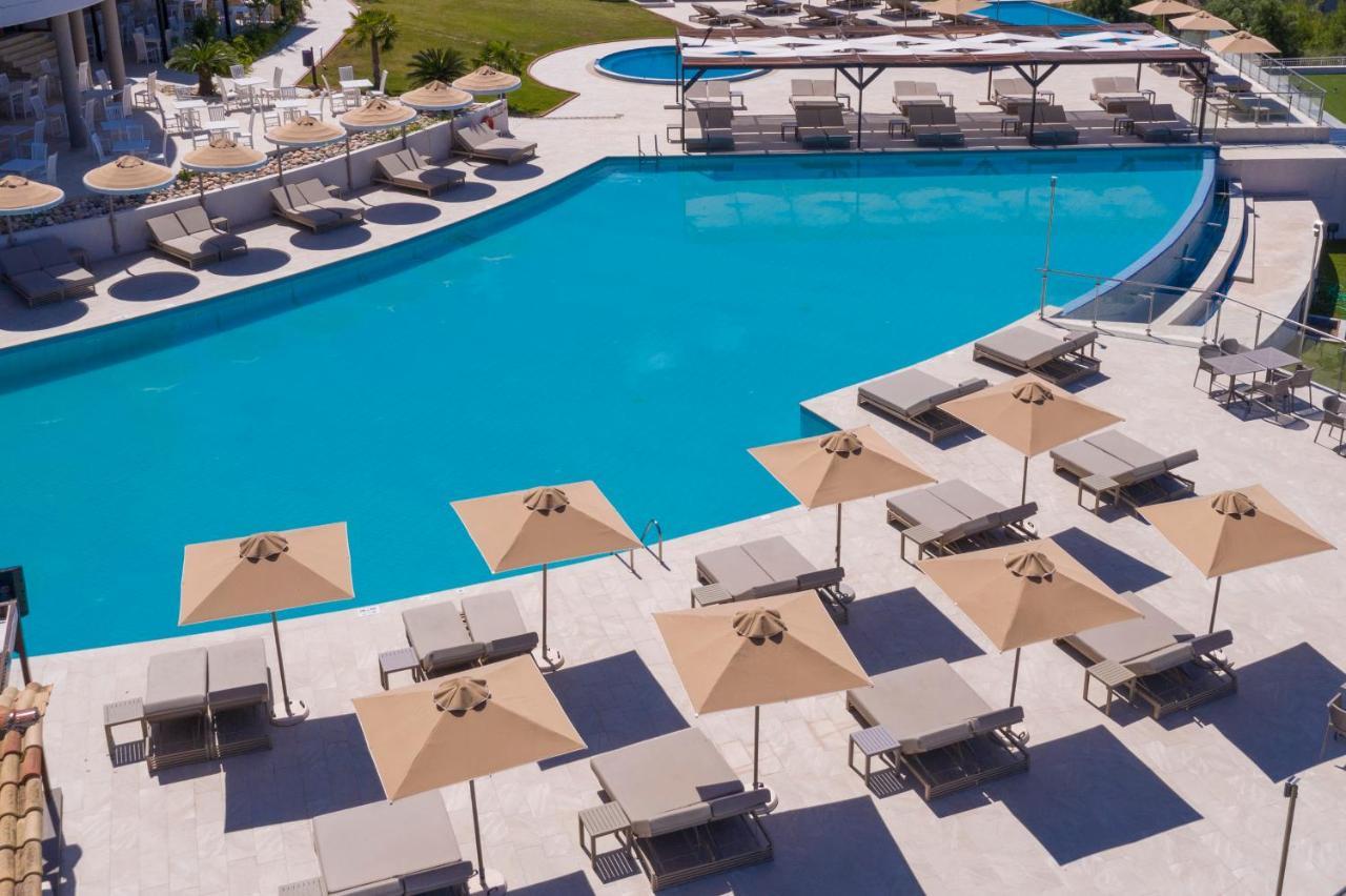 Alia Palace Hotel - Adults Only 16+ Chalkidiki Ngoại thất bức ảnh The pool at the hotel