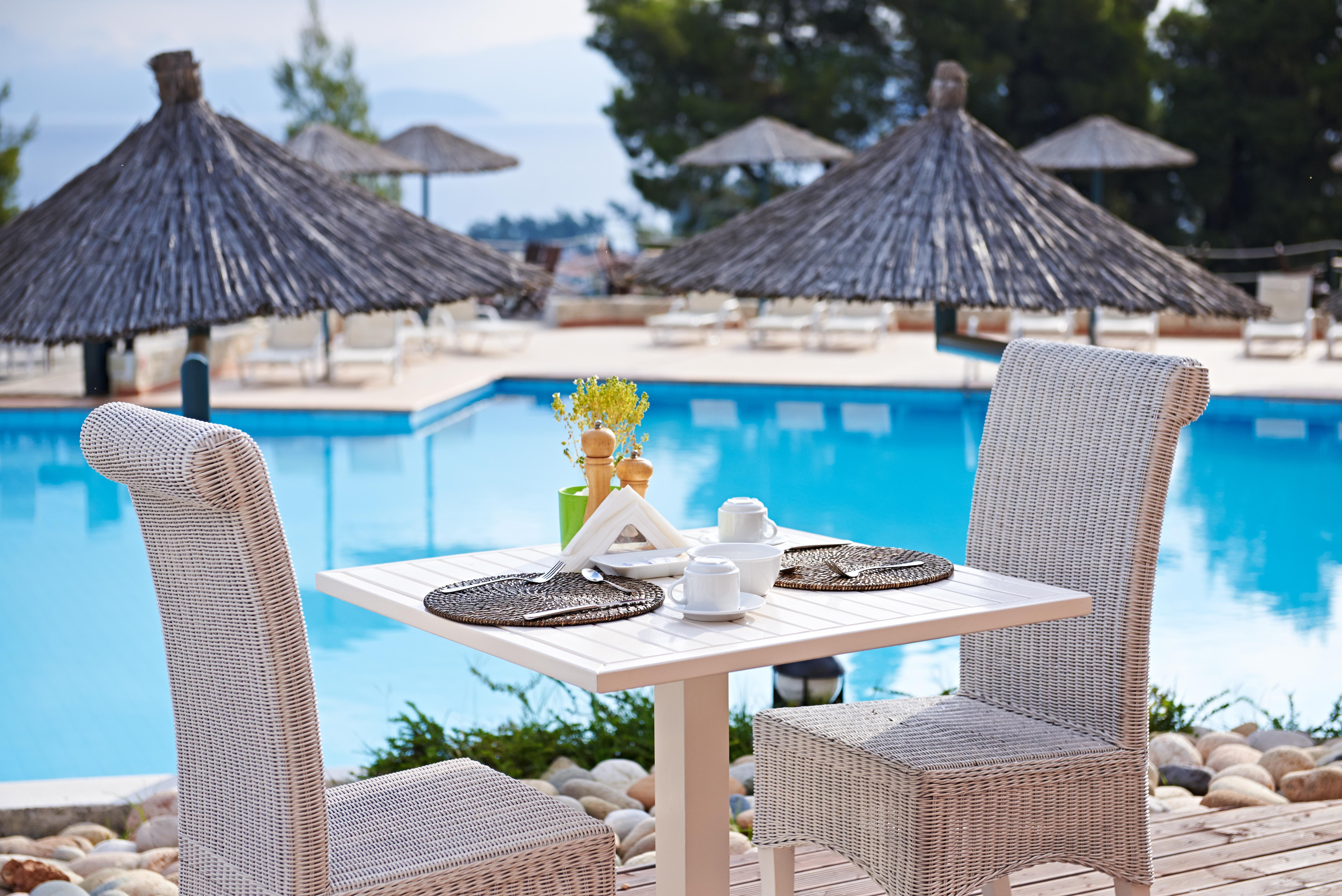 Alia Palace Hotel - Adults Only 16+ Chalkidiki Ngoại thất bức ảnh A poolside table at a hotel