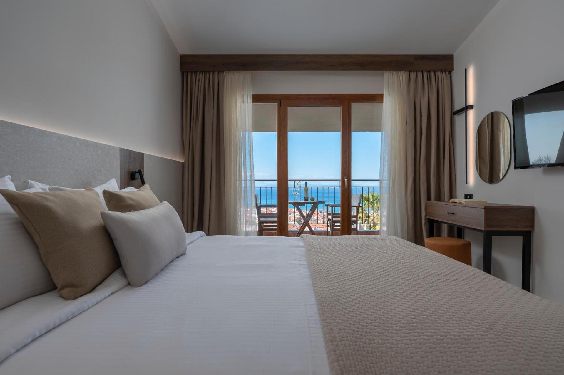 Alia Palace Hotel - Adults Only 16+ Chalkidiki Ngoại thất bức ảnh A room at the hotel