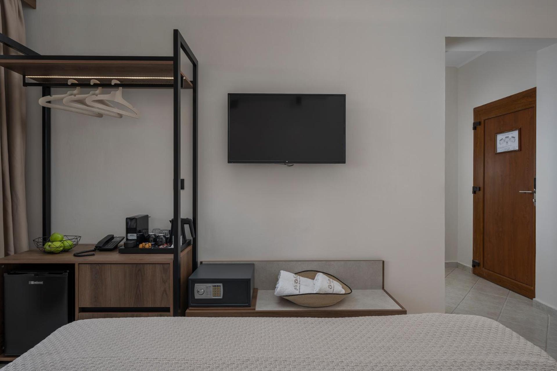 Alia Palace Hotel - Adults Only 16+ Chalkidiki Ngoại thất bức ảnh A room at the hotel