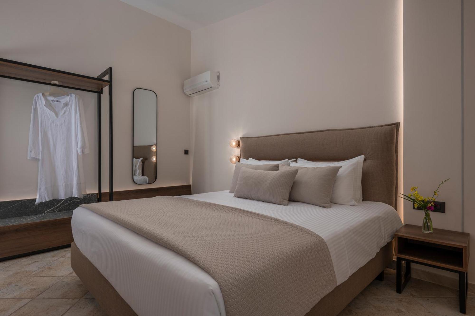 Alia Palace Hotel - Adults Only 16+ Chalkidiki Ngoại thất bức ảnh A bedroom at the hotel