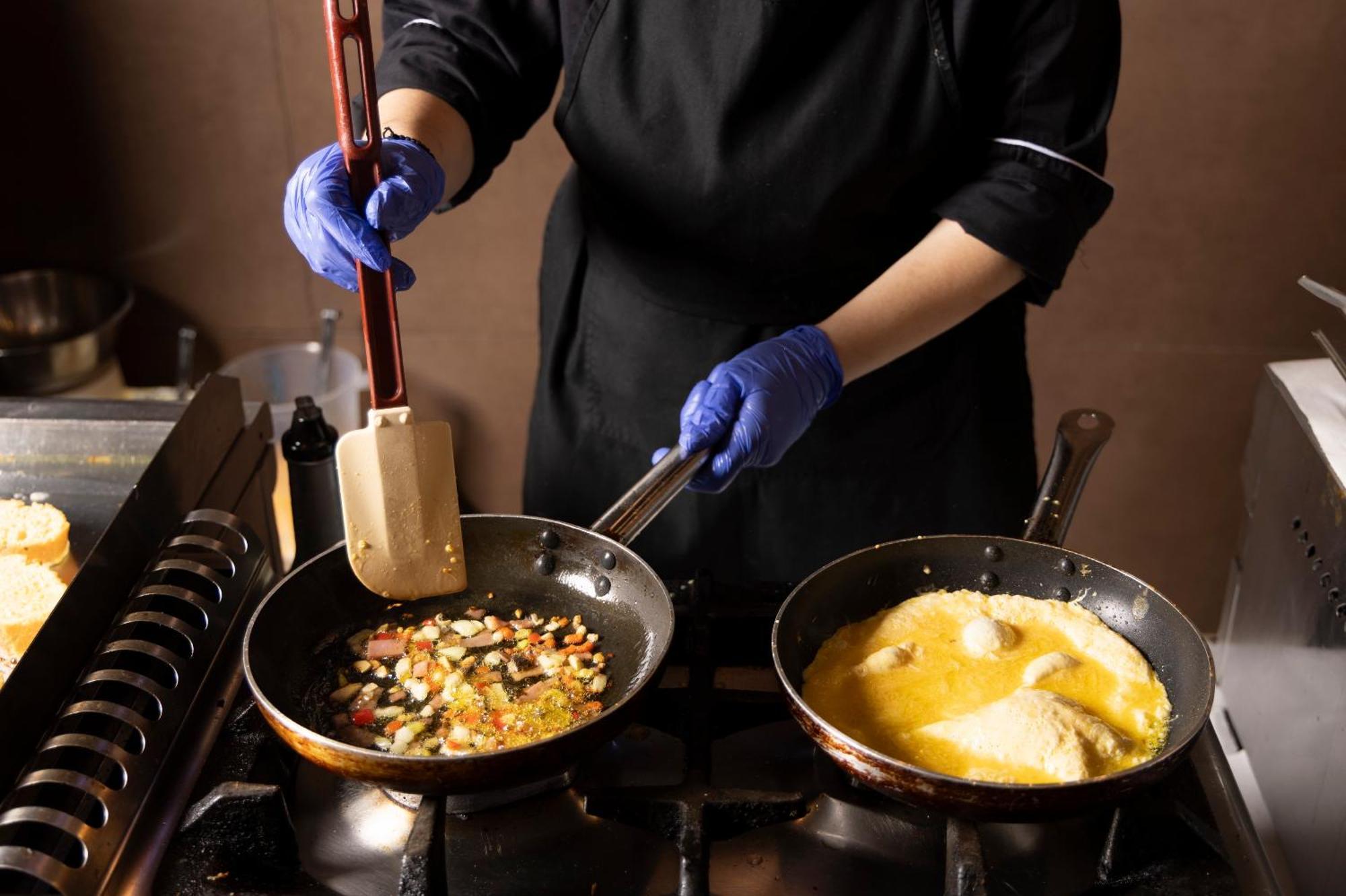 Alia Palace Hotel - Adults Only 16+ Chalkidiki Ngoại thất bức ảnh A chef cooking