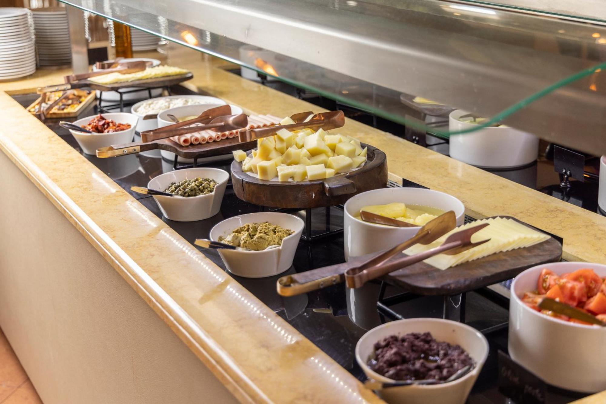 Alia Palace Hotel - Adults Only 16+ Chalkidiki Ngoại thất bức ảnh A cheese platter