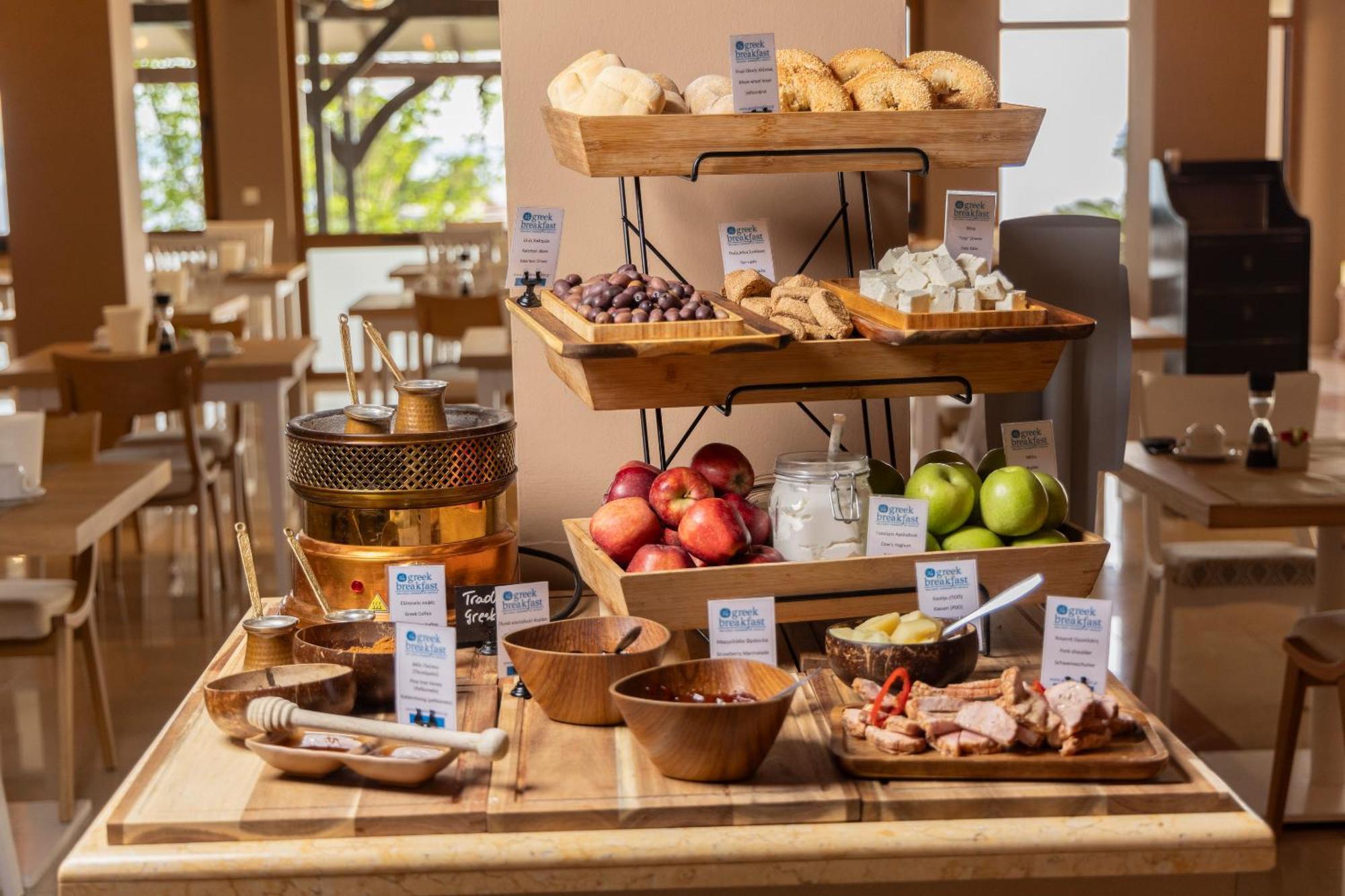 Alia Palace Hotel - Adults Only 16+ Chalkidiki Ngoại thất bức ảnh A buffet at a hotel