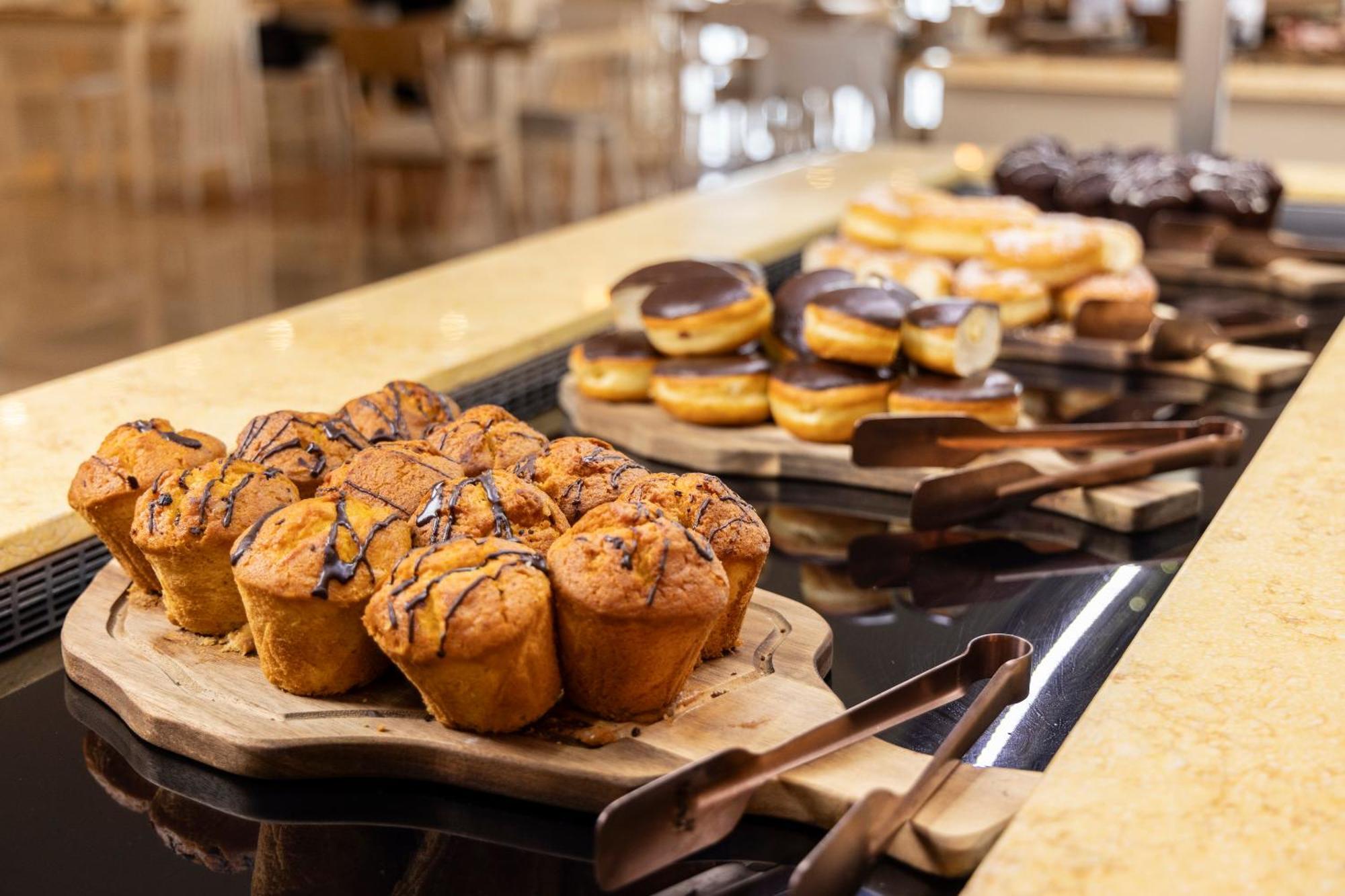Alia Palace Hotel - Adults Only 16+ Chalkidiki Ngoại thất bức ảnh A selection of pastries at a buffet